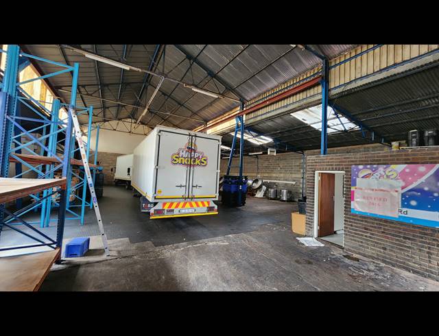 450M² WAREHOUSE TO LET IN EASTLEIGH